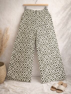 T Tahari Wide Leg Geometric Print Pants in Olive & Cream. Nwt Size Small